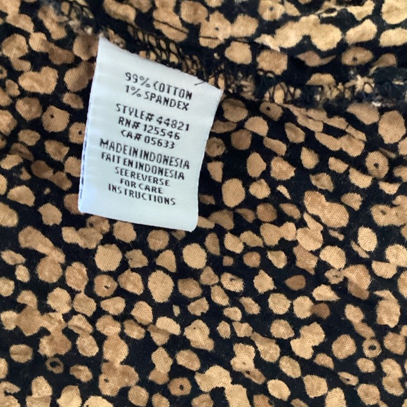 Two-Tone Black & Gold Button-Up Blouse - Picture 5 of 6